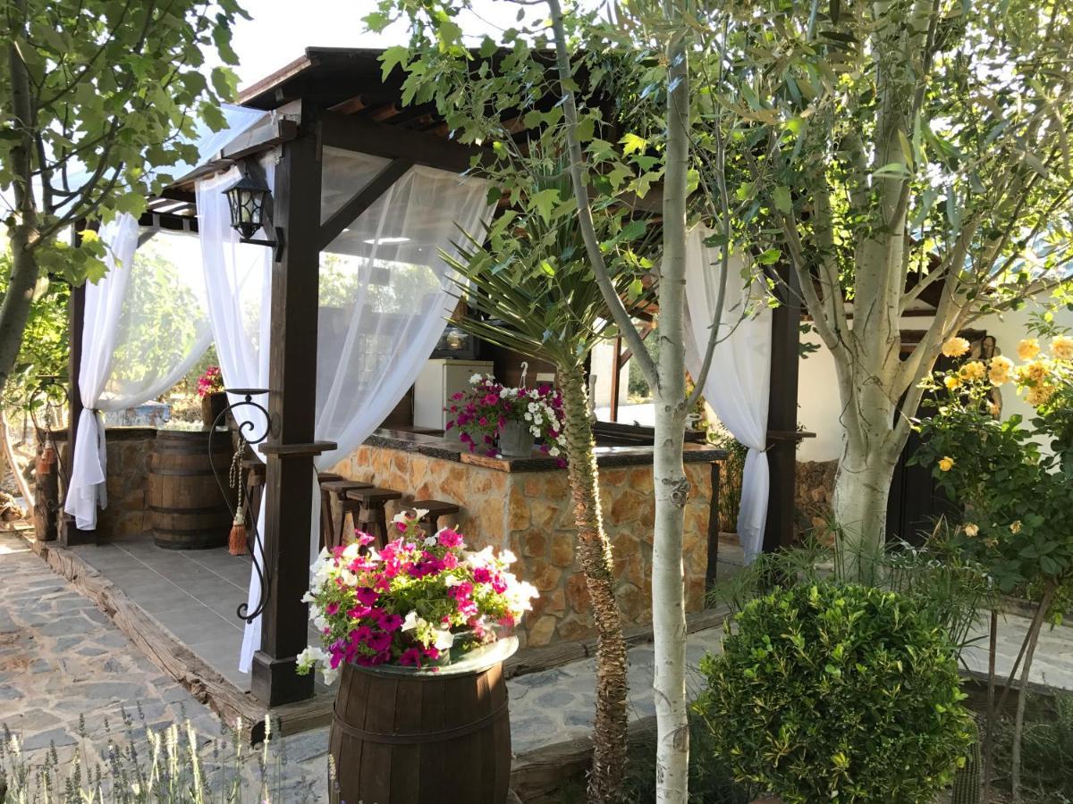 Cortijo Bustamante Guest House Baza Bagian luar foto